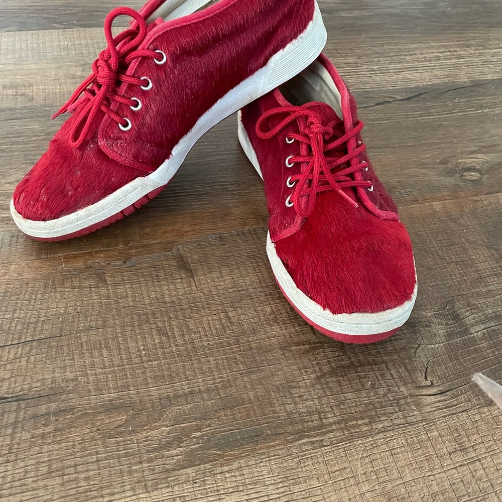 Red Faux Fur Sneaker Style Shoe. Size US Men 9.5